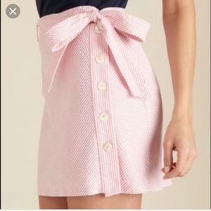 Vineyard vines tan and white seersucker skirt
